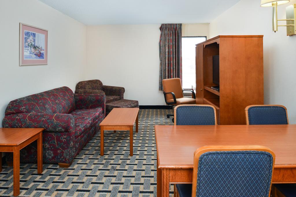 Americas Best Value Inn Moline Exterior photo