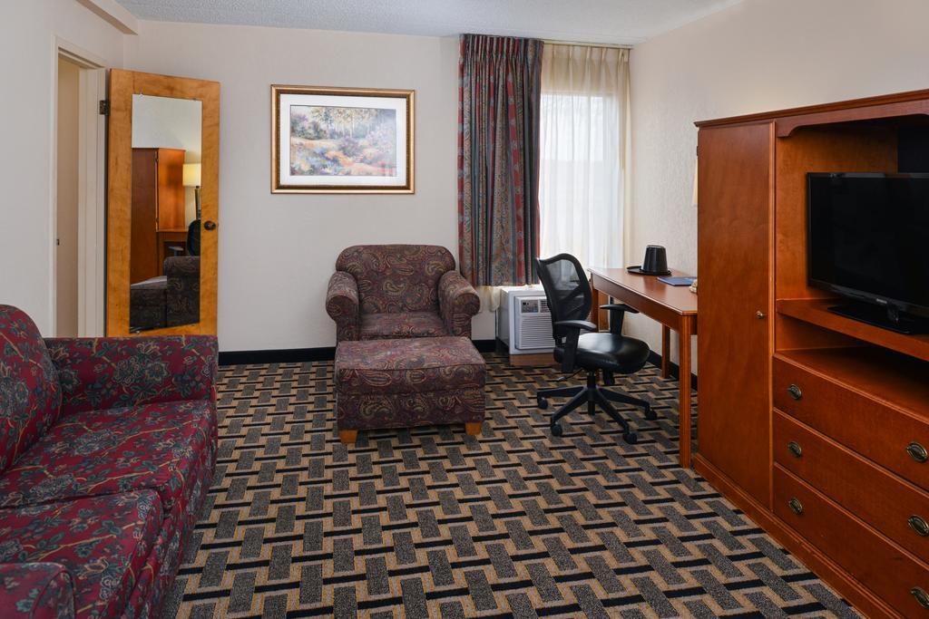 Americas Best Value Inn Moline Exterior photo