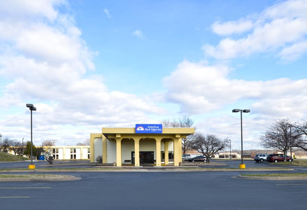 Americas Best Value Inn Moline Exterior photo