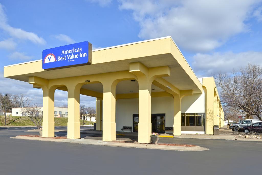 Americas Best Value Inn Moline Exterior photo