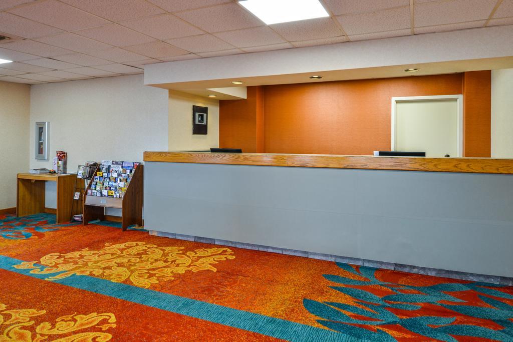 Americas Best Value Inn Moline Exterior photo