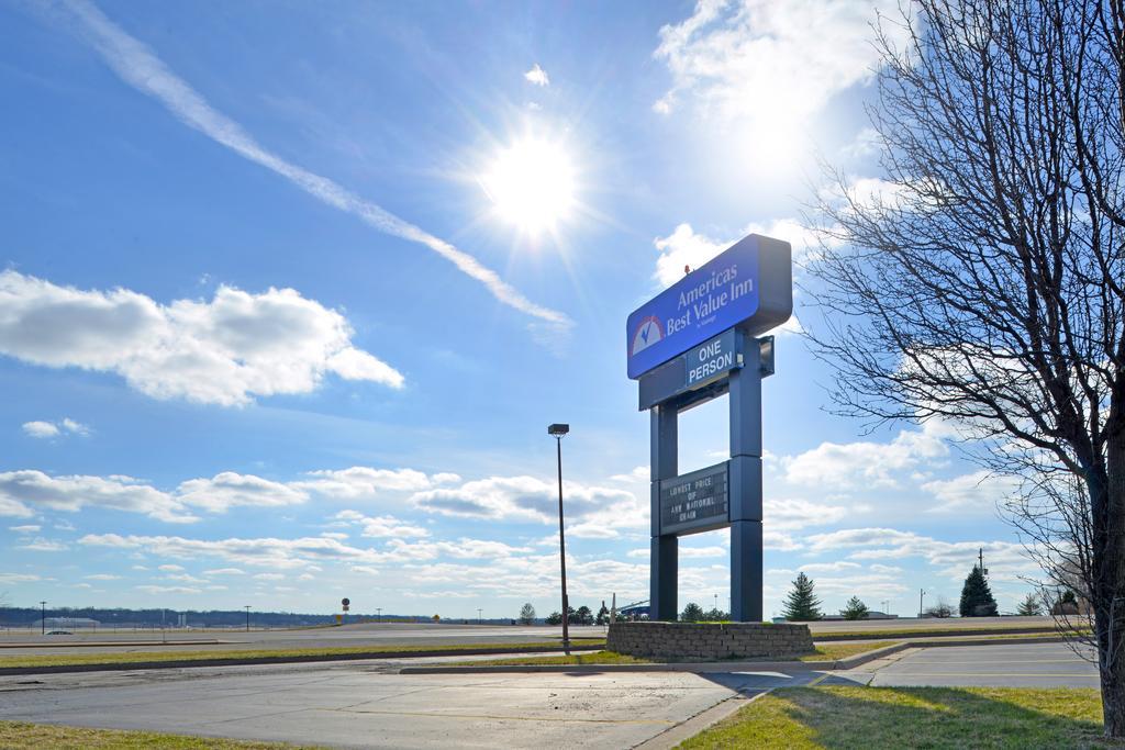 Americas Best Value Inn Moline Exterior photo