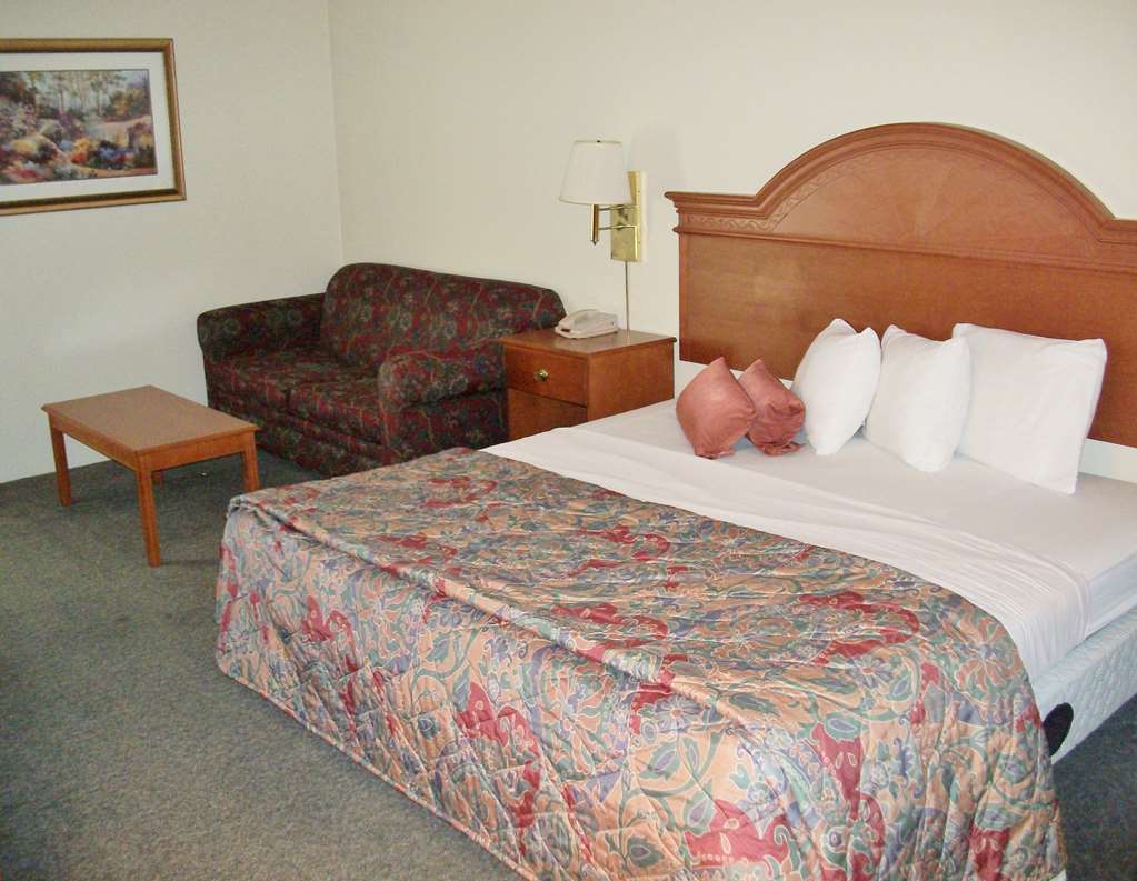 Americas Best Value Inn Moline Room photo