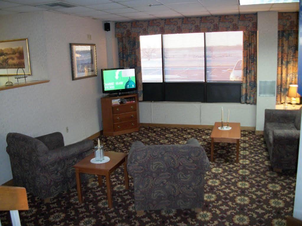 Americas Best Value Inn Moline Exterior photo