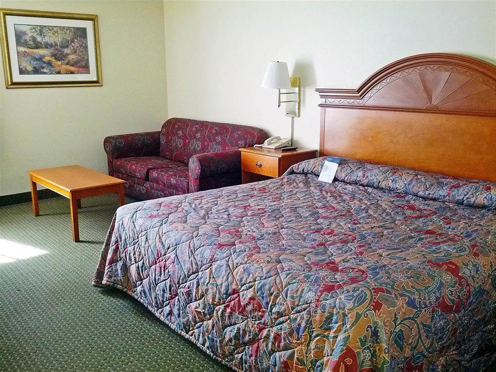 Americas Best Value Inn Moline Room photo