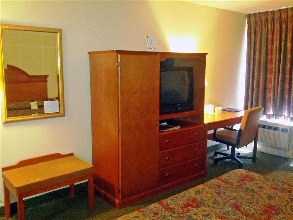 Americas Best Value Inn Moline Room photo